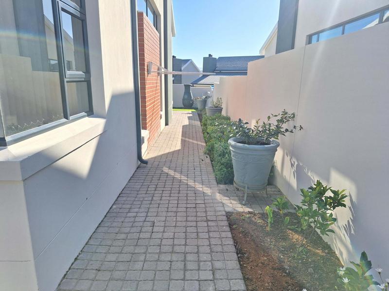 3 Bedroom Property for Sale in Hartenbos Heuwels Western Cape
